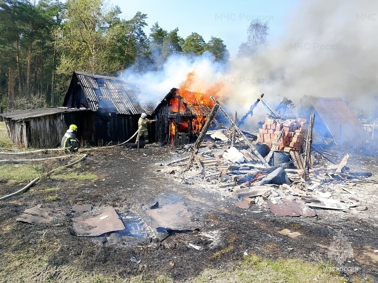 В козельском селе Березичский стеклозавод горел двухквартирный дом