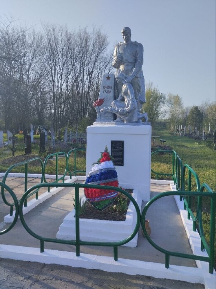 В Верхнерогачикском округе благоустроили мемориалы Великой Отечественной войны