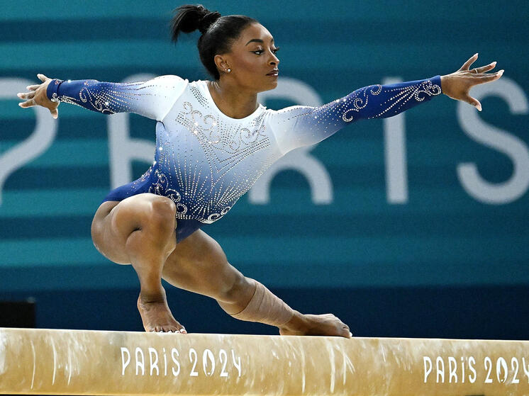 Американская гимнастка Байлз стала спортсменкой года по версии Laureus
