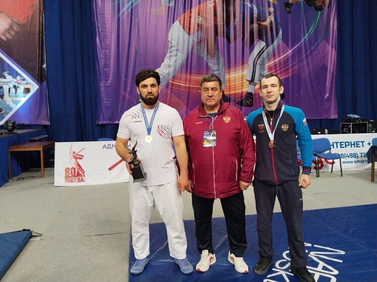 Астраханец стал чемпионом России по борьбе на поясах