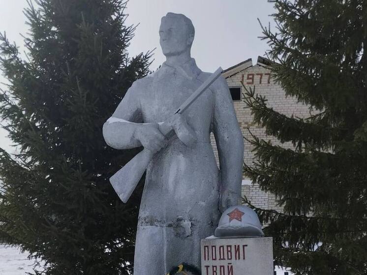Прокуратура потребовала отремонтировать памятник героям войны в Чаинском районе