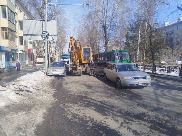 В Томске произошла авария с участием четырёх автомобилей на Кирова