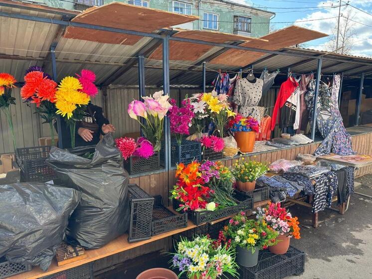 В Новосибирске изъяли свыше 70 кг товаров у нелегальных торговцев в Ленинском районе