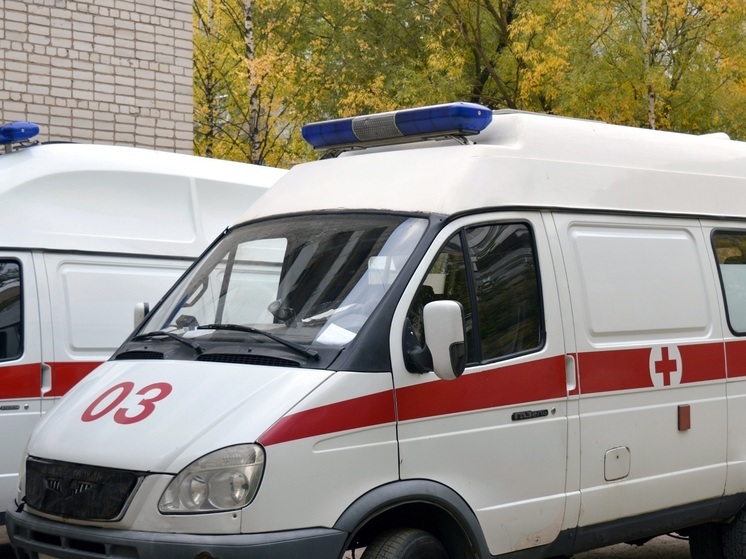 В промзоне Липецка с трехметровой высоты упала 23-летняя девушка