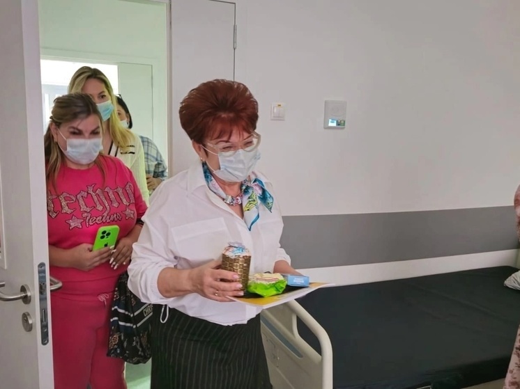 Депутат гордумы Краснодара Галина Глущенко поздравила с Пасхой пациентов детского онкологического отделения