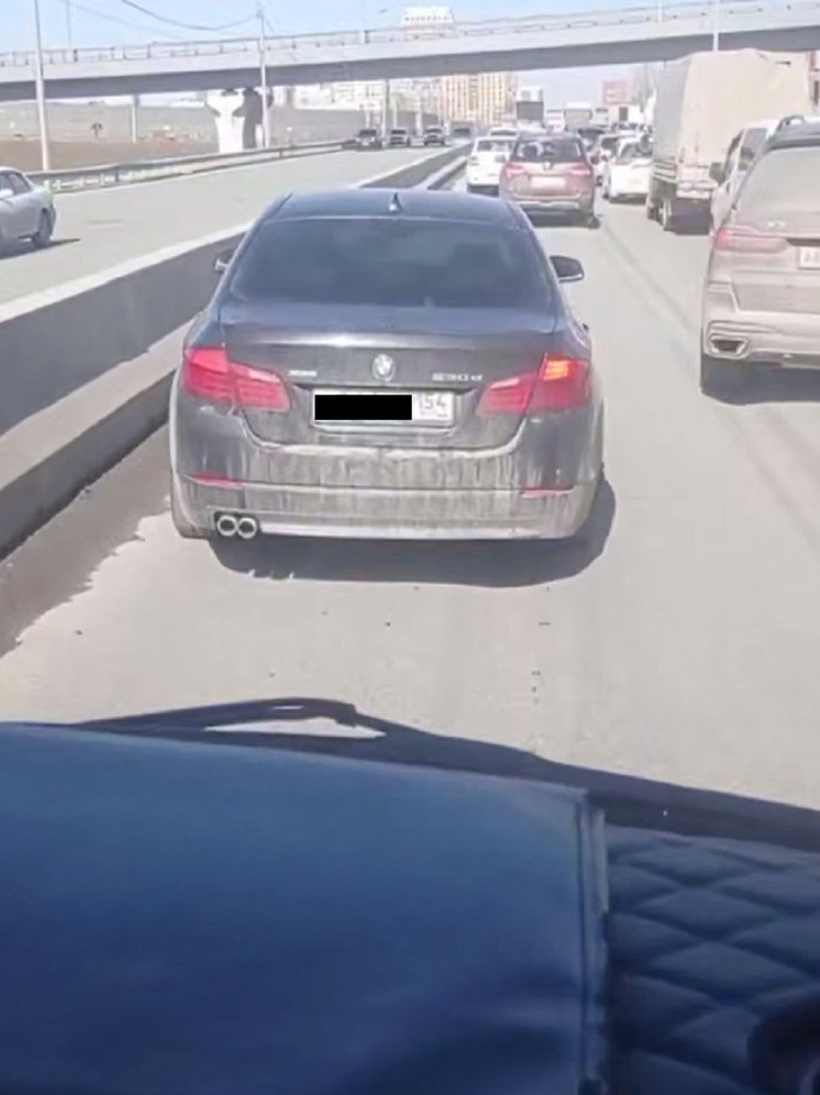 Полицейские нашли владелицу BMW, не пропустившую скорую помощь на Большевистской