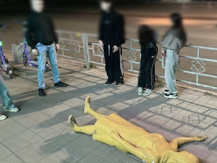 Четверо подростков сломали в Уфе арт-объект