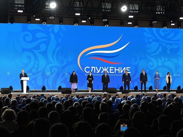 Путин в Наццентре «Россия» наградил победителя премии «Служение» в номинации «Мужество и героизм – на благо служения Родине»