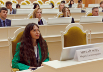 CEO RC GROUP Мария Михайлова выступила в Законодательном Собрании Петербурга. Депутаты отметили ее вклад в организации «Пасхального форума» в 2025 году.