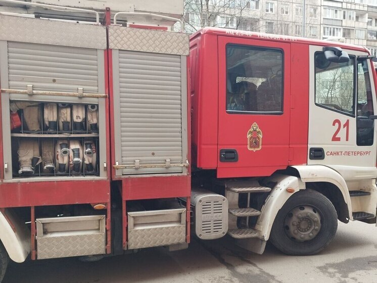 В Московском районе Петербурга загорелся склад