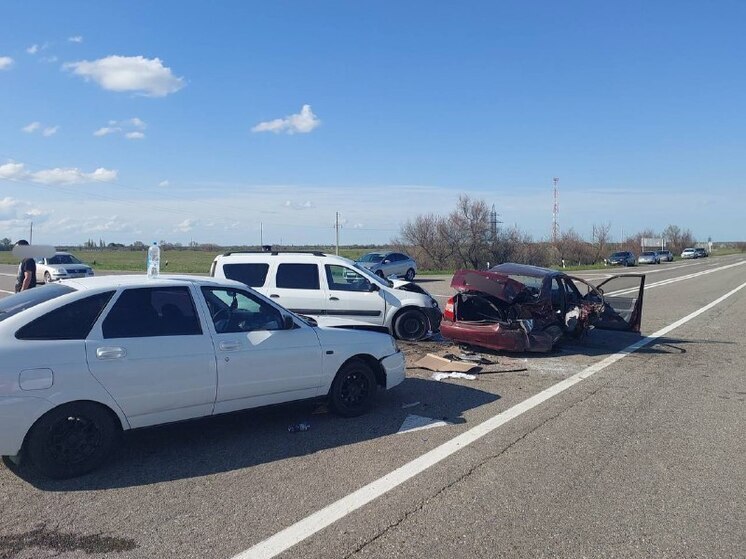В Грачевском округе столкнулись три автомобиля, пострадали двое взрослых и двое детей