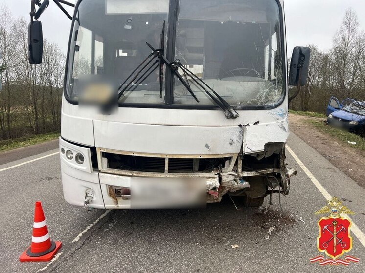 Автобус с детьми попал в жесткую аварию в Ленобласти