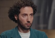 Центр общественных связей ФСБ России распространил сообщение о том, что по инициативе службы стендап-комики Вячеслав Комиссаренко и Дмитрий Романов были лишены гражданства РФ