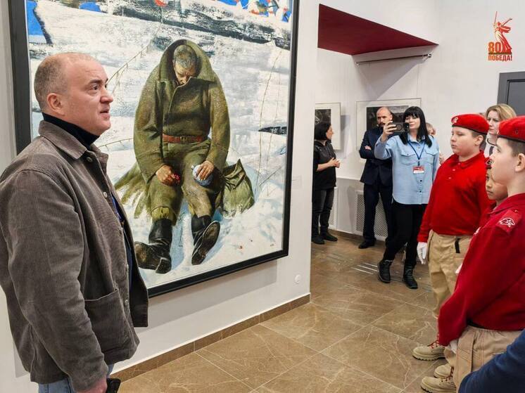 Выставка картин о войне и долгожданной Победе открылась в музее Ноябрьска