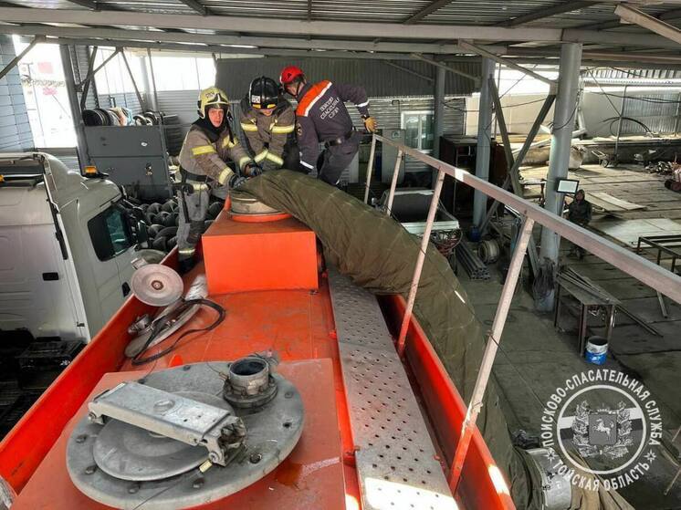 Взрыв на химобъекте в Томской области: спасатели извлекли погибшего из цистерны