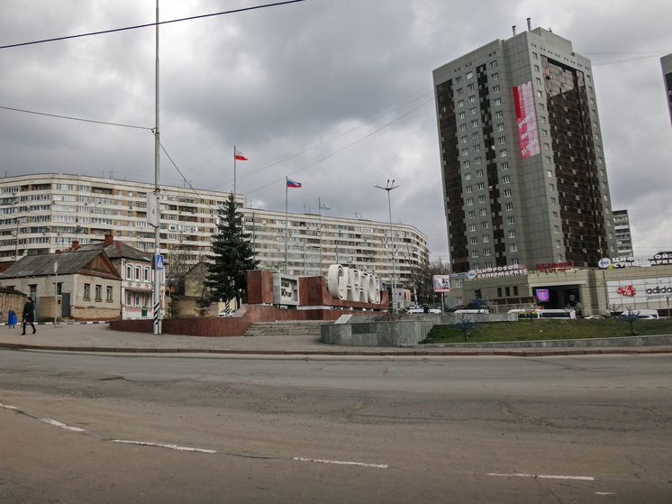 На Славянской площади начали укладывать асфальт