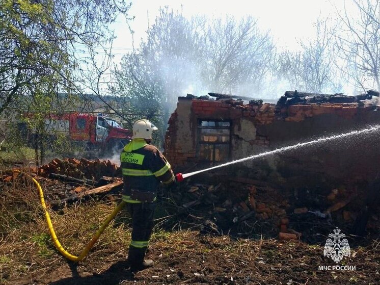 В Чернском районе потушили пожар в заброшенном здании