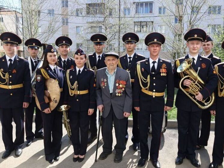 В Уфе прошел первый персональный парад для ветерана