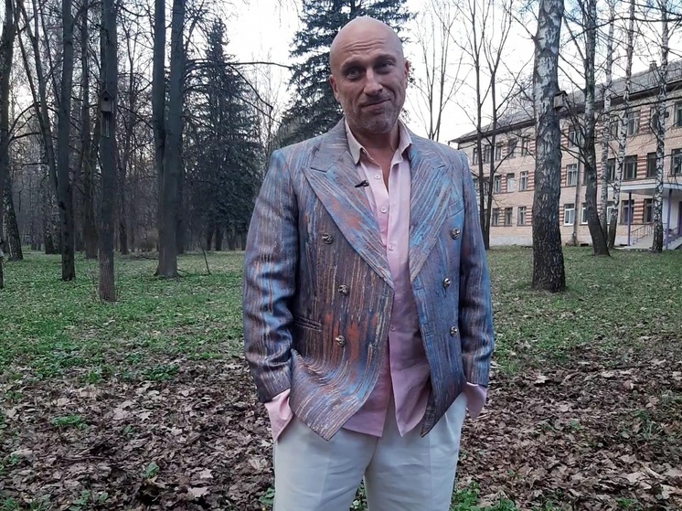 Дмитрий Нагиев рассказал о съёмках, поцелуях под лестницей и зачем читает лекции в Дубае