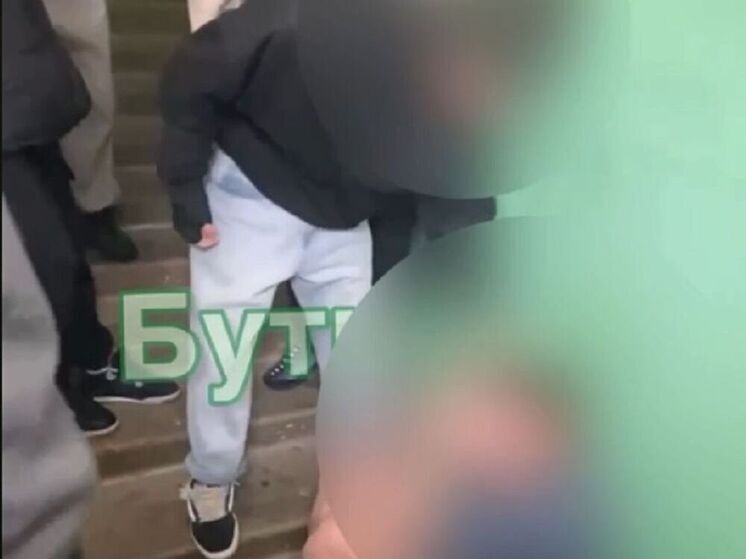 Толпа парней в Братске избила подростка