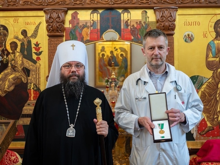 Митрополит Матфей поздравил сотрудников Псковской городской больницы с Пасхой