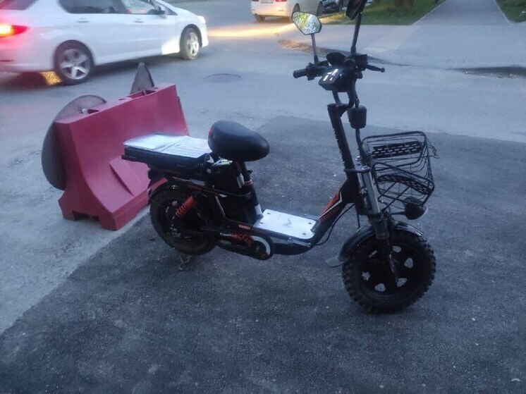 В центре Волгограда в ДТП с «Киа» и электровелосипедом пострадал человек