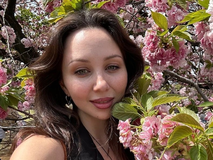 Завершившая карьеру фигуристка-одиночница Елизавета Туктамышева поделилась фотографиями с отдыха в Дубае. Спортсменка ездила в отпуск в компании с младшей сестрой Евгенией.