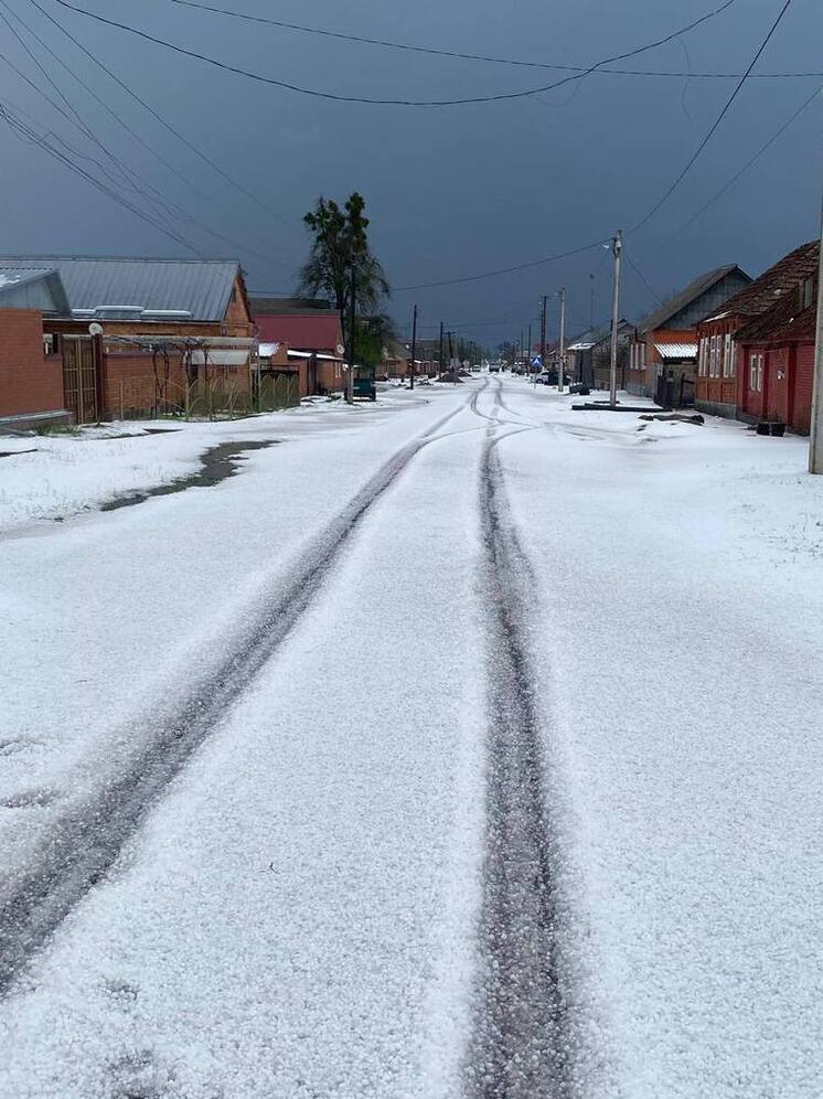Село Чикола в Северной Осетии засыпало градом