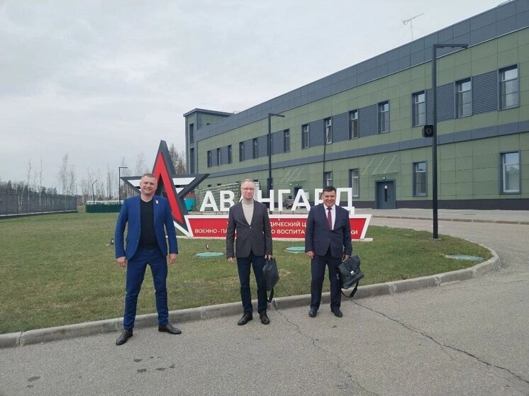 В тамбовский детский лагерь передадут самолёт и бронетехнику