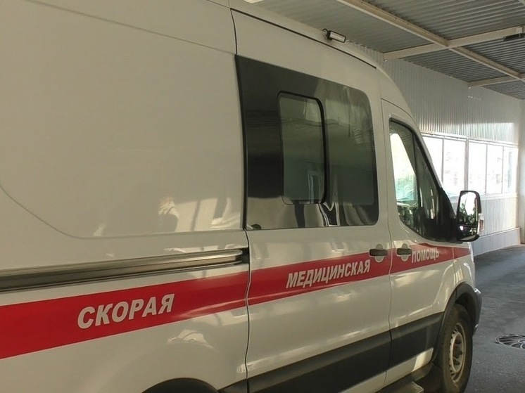 В Волгограде столкнулись две иномарки – «Хендэ Соната» и «Тойота Рав 4»