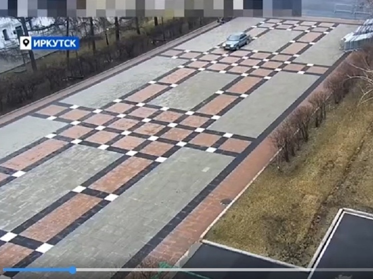 В Иркутске задержали водителя, проехавшего по площади у Вечного огня