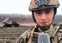 Никита входил в любое помещение, улыбаясь и сосредоточенно морща лоб