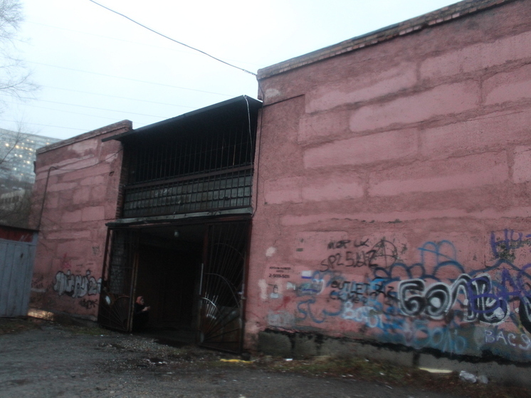 Приморцам запретили хранить бензин и масло в гаражах: новые противопожарные правила