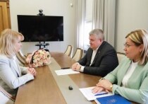 Врио губернатора Новгородской области Александр Дронов провел встречу с Председателем правления Фонда поддержки детей, находящихся в трудной жизненной ситуации Еленой Федюниной. О результатах беседы о сообщил в своем telegram-канале.