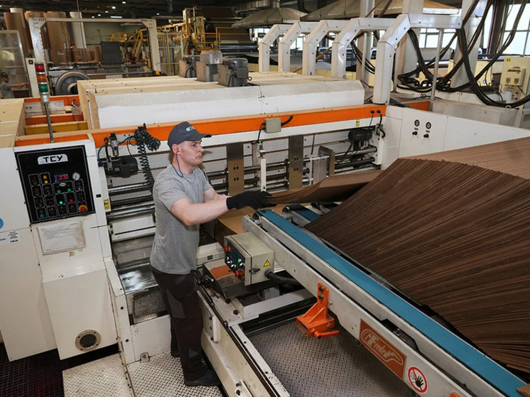 На Гусевской картонажной фабрике сократилось количество ручного труда