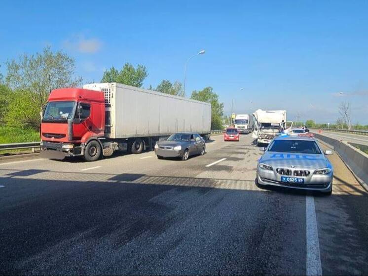 Два грузовика столкнулись в Кочубеевском округе, один из водителей погиб