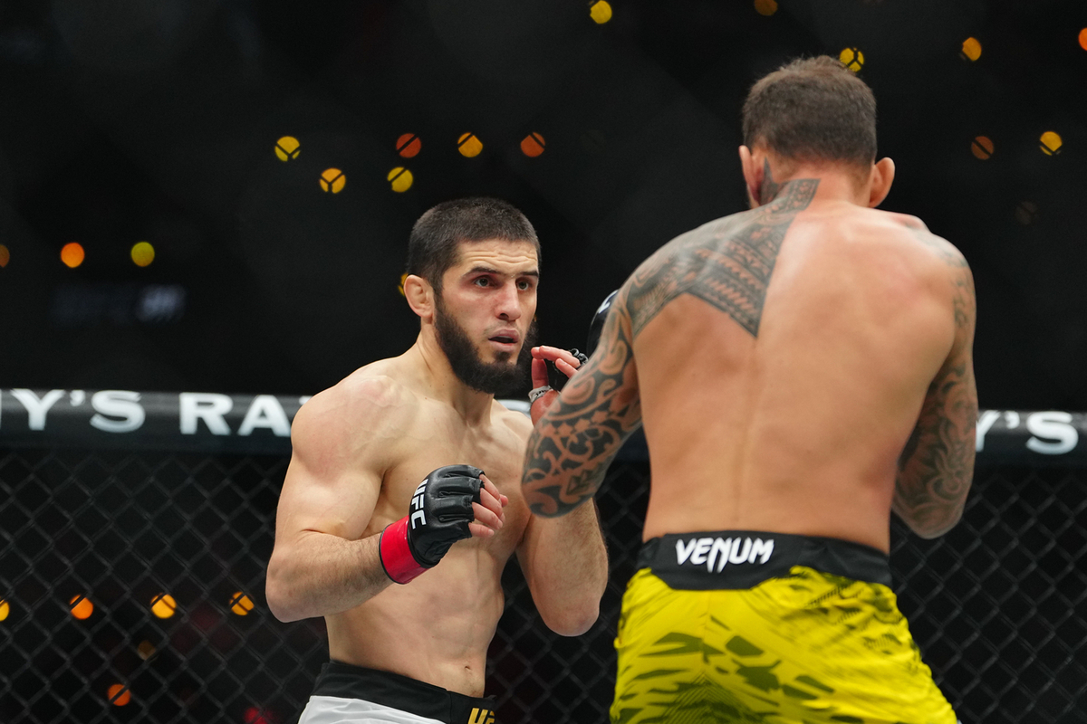 Бывший боец UFC Чейл Соннен рассказал, против кого Ислам Махачев проведет защиту титула