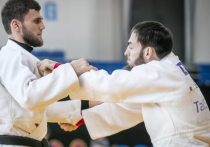 Российские дзюдоисты открыли чемпионат Европы в черногорской Подгорице двумя серебряными наградами: в категории 60 кг вице-чемпионом стал Аюб Блиев, а в категории 66 кг Мурад Чопанов
