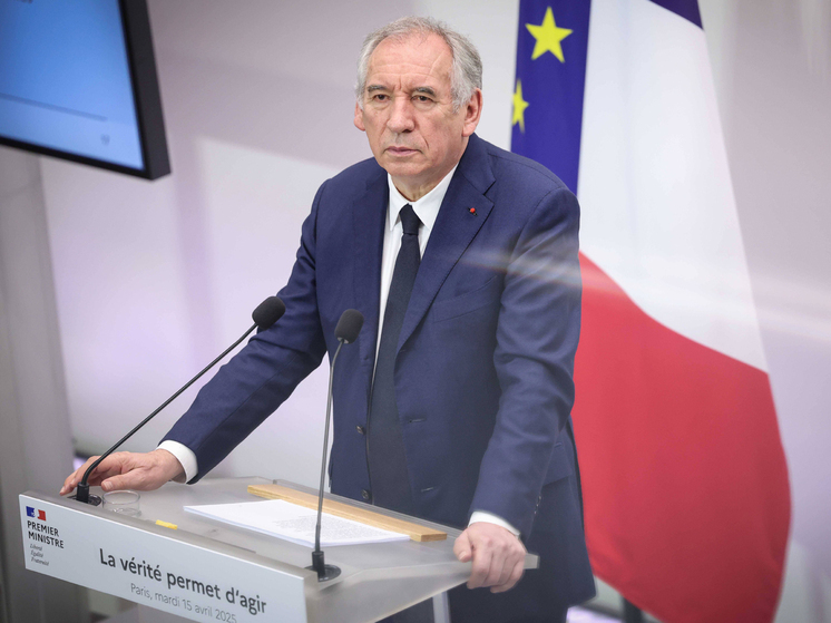 Премьер Франции Байру оказался под ударом из-за признания дочери в избиении