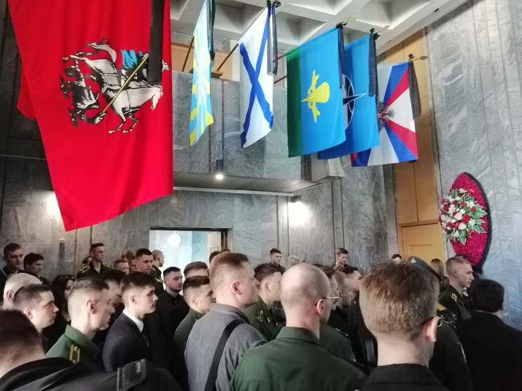 Коллеги военкора Гольдина пришли проститься с боевым товарищем