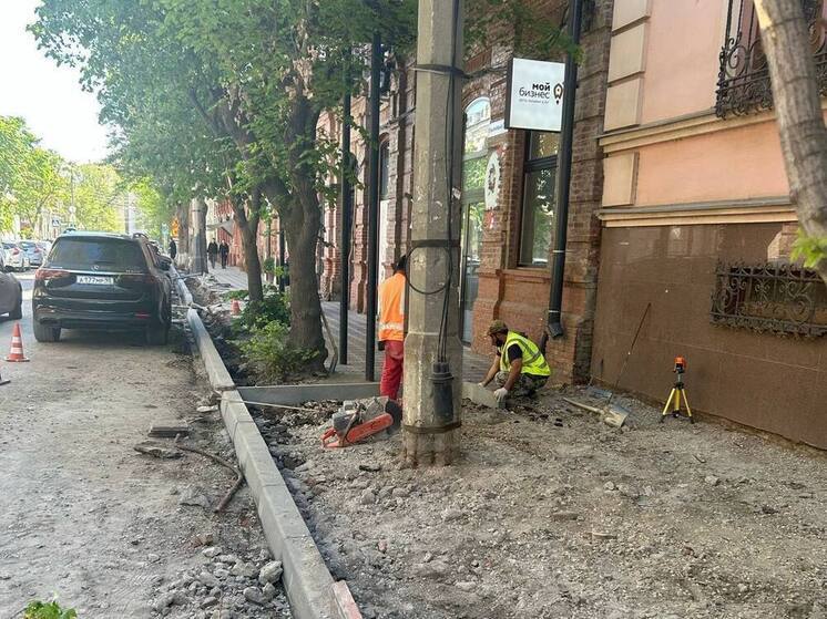 В Астрахани продолжается ремонт дорог, ведущих к набережной