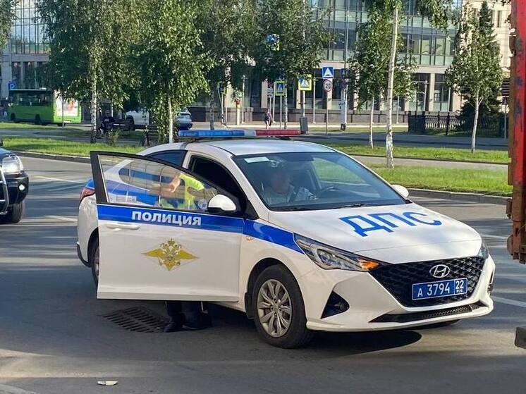 В Барнауле на Павловском тракте столкнулись четыре автомобиля