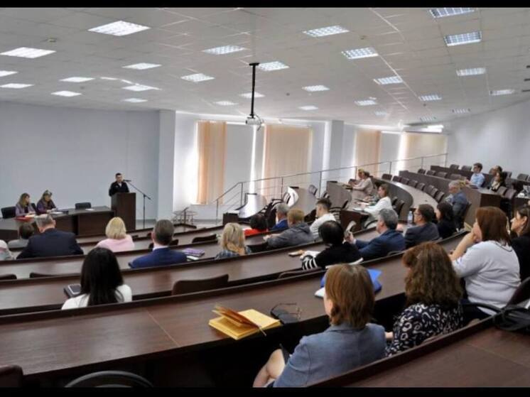 В Смоленске полицейские провели в вузе встречу в рамках Всероссийской профилактической акции «Школа информационной безопасности»