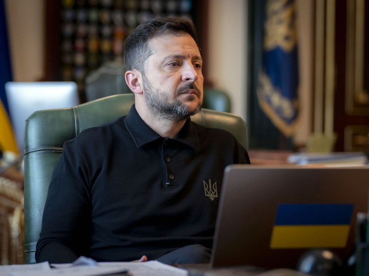 Депутат Верховной рады Александр Дубинский в своем Telegram-канале заявил, что глава киевского режима Владимир Зеленский будет искать непрошенной встречи с президентом Соединенных Штатов Америки Дональдом Трампом на похоронах папы Римского