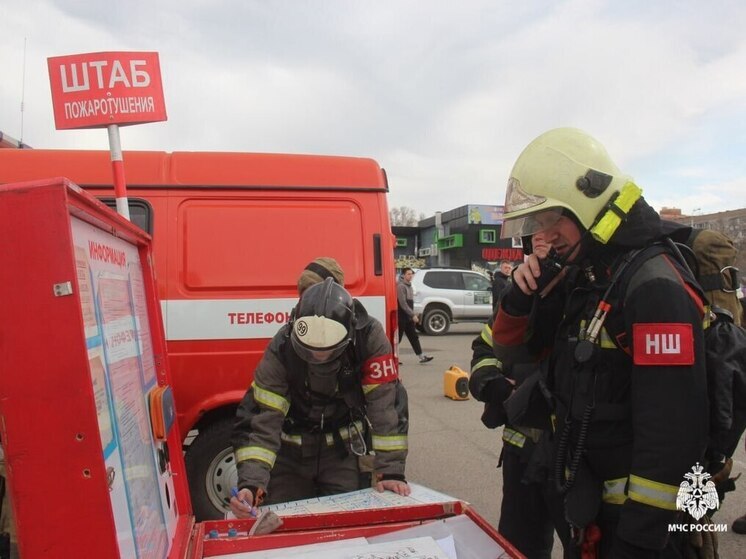 Пожарные учения прошли в одном из торговых центров Хабаровска