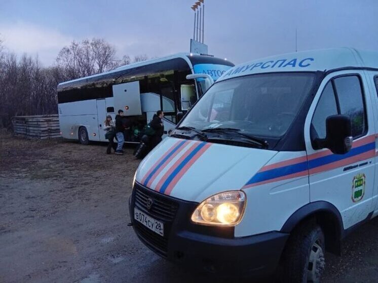 В Приамурье эвакуировали почти 90 детей из-за угрозы подтопления моста