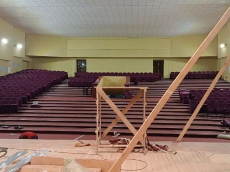 В ЛНР строители из Башкирии ремонтируют Дворец культуры