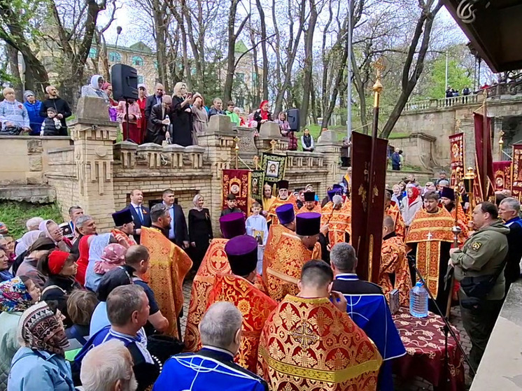 В Ессентуках освятили целебные воды к Высокому курортному сезону