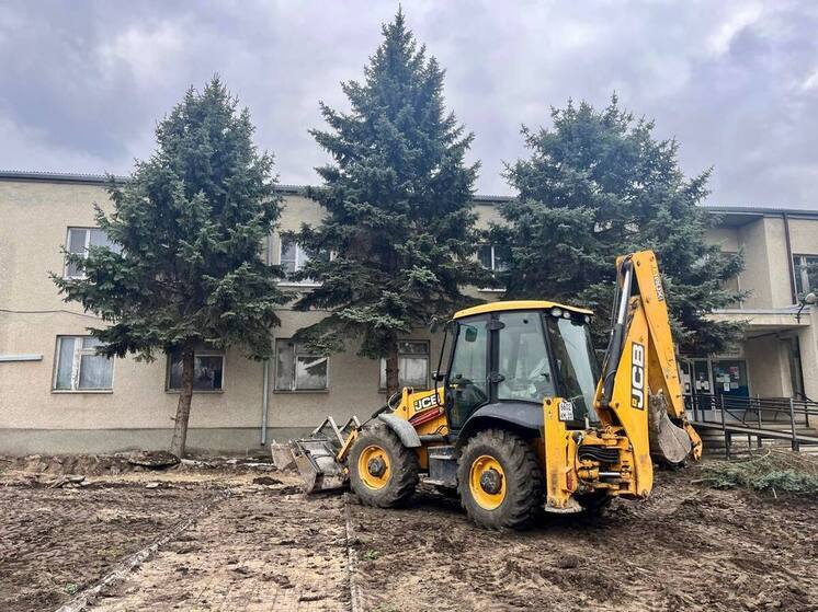 В Крыловском районе продолжают благоустройство общественной территории