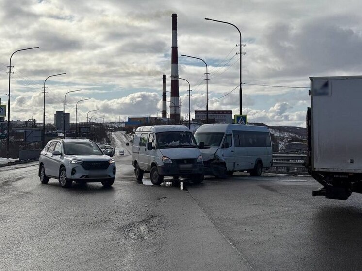 В аварии в Мурманске пострадали два человека